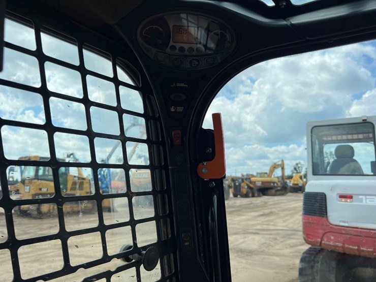 2022-bobcat-t595-image-27