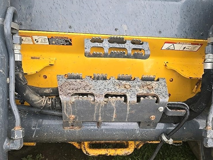 2018-deere-333g-image-43