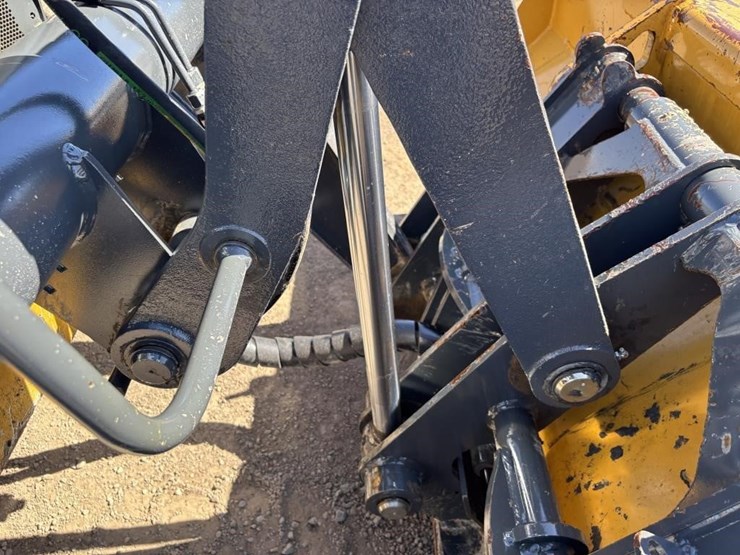 2020-deere-410l-image-14