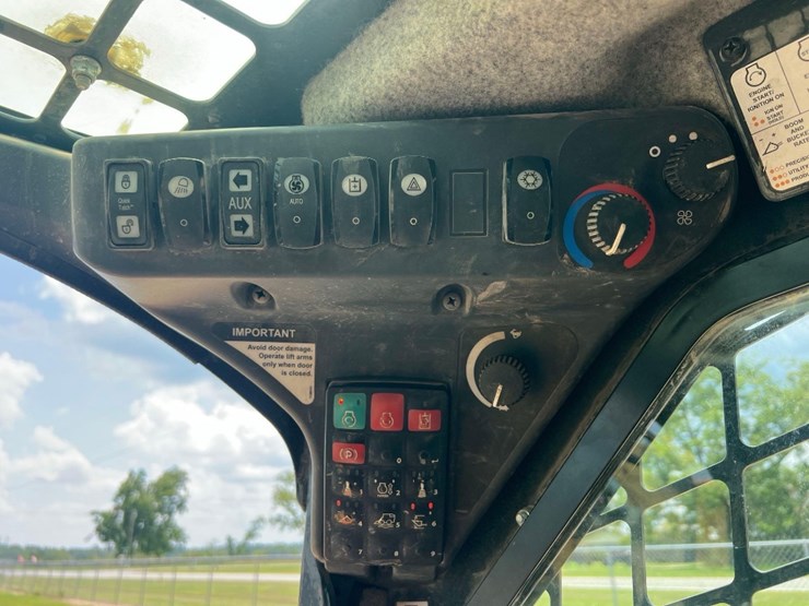 2018-deere-333g-image-30