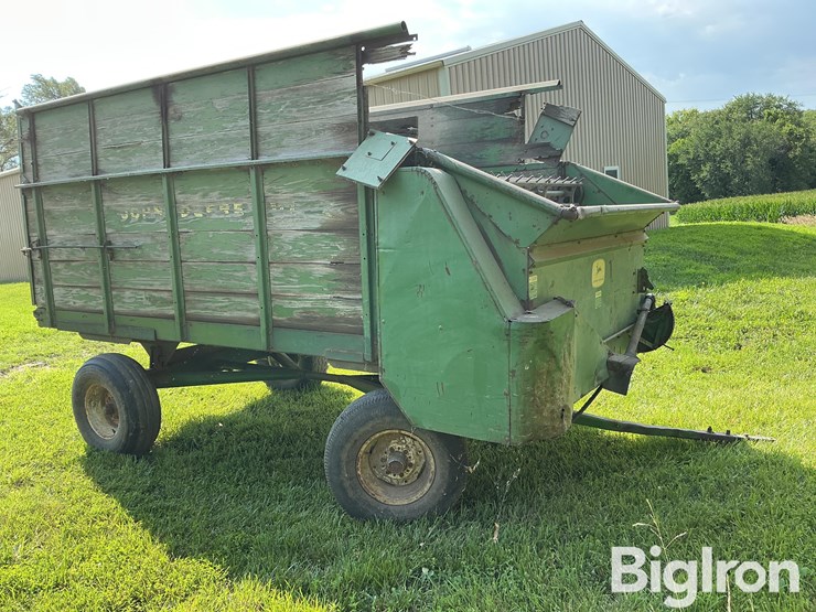john-deere-harvest-forage-wagon-image-3
