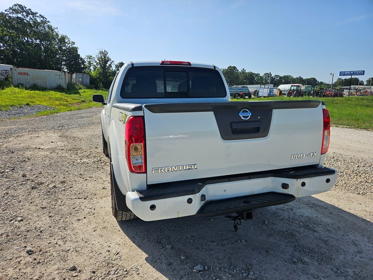 2016-nissan-frontier-image-12