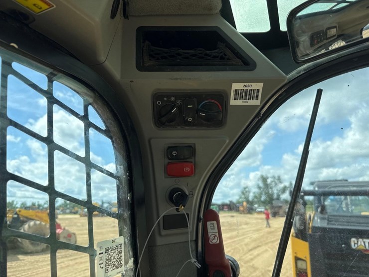 2020-caterpillar-259d3-image-25