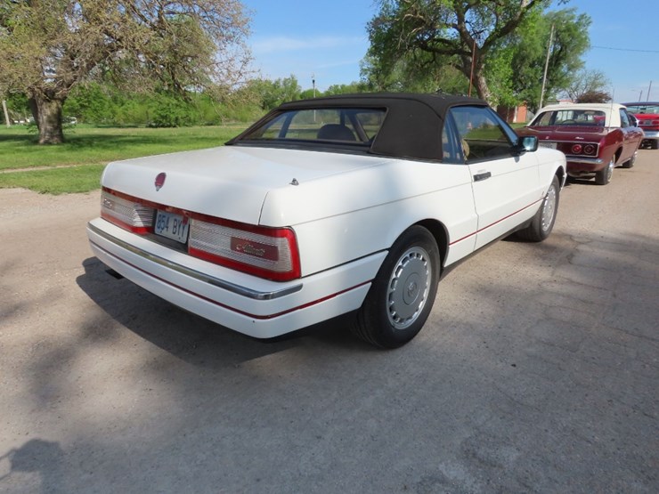 1991-cadillac-allante-pininfarina-roadster-image-8
