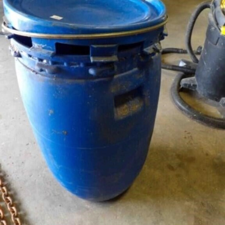 Plastic Barrel w/ Lid, Chain Inside