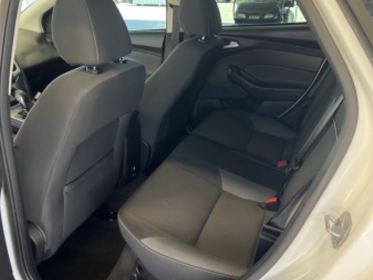 2014-ford-focus-se-sdn-image-22