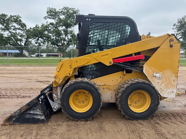 2023-caterpillar-236d3-image-1