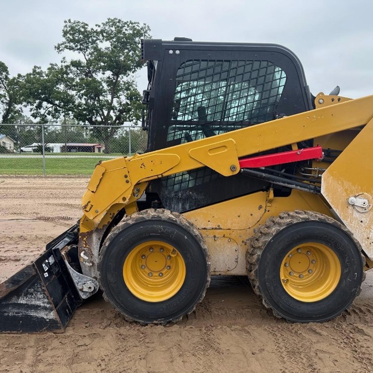 2023 CATERPILLAR 236D3