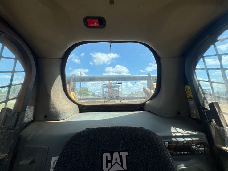 2015-caterpillar-259d-image-33