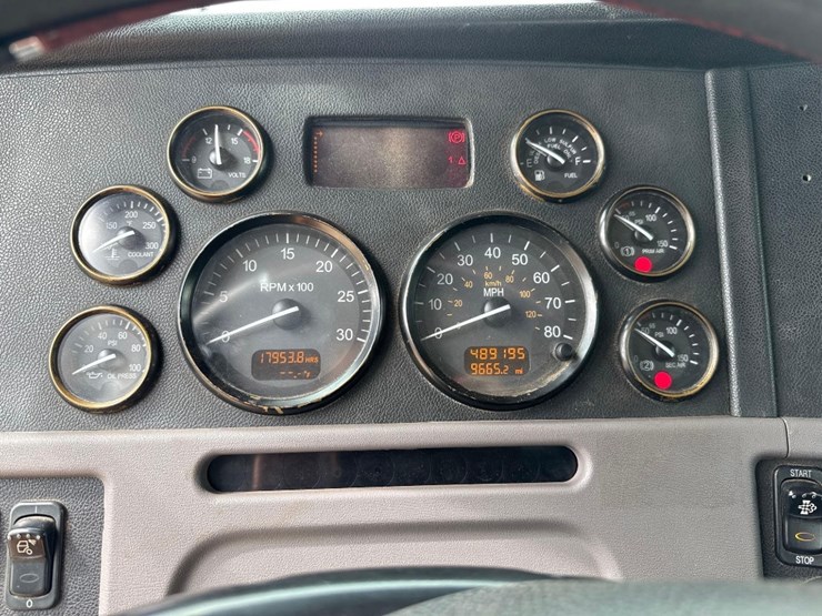 2011-peterbilt-367-image-31