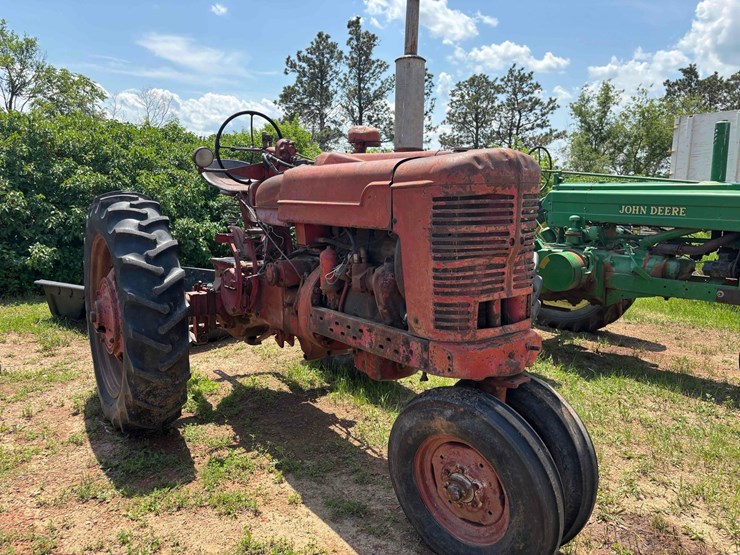 ih-m-tractor-image-3