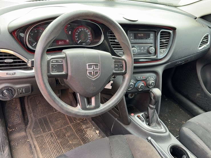 #3018-•-2014-dodge-sedan-image-18
