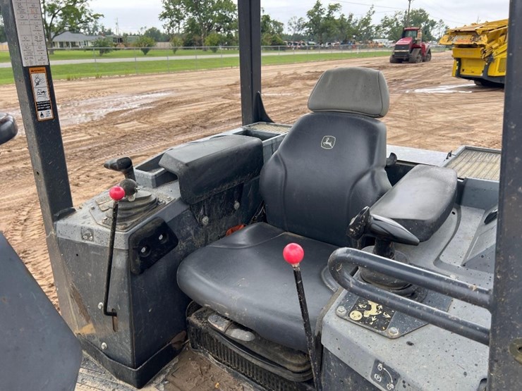 2016-deere-700k-lgp-image-34