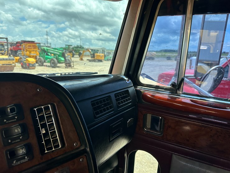 2003-peterbilt-379-image-79