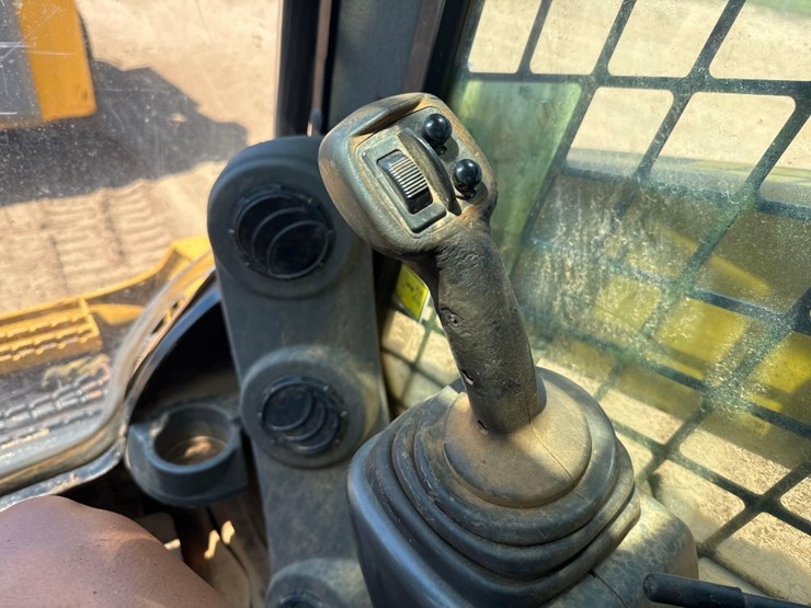 2017-caterpillar-299d2-xhp-image-33