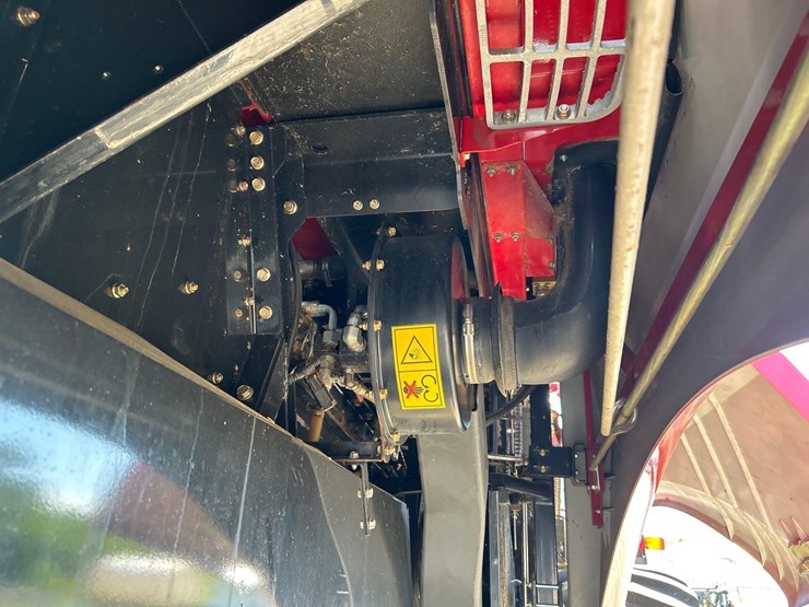 2014-case-ih-5140-image-26