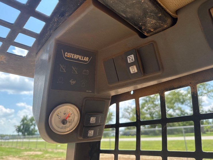 2011-caterpillar-259b3-image-26