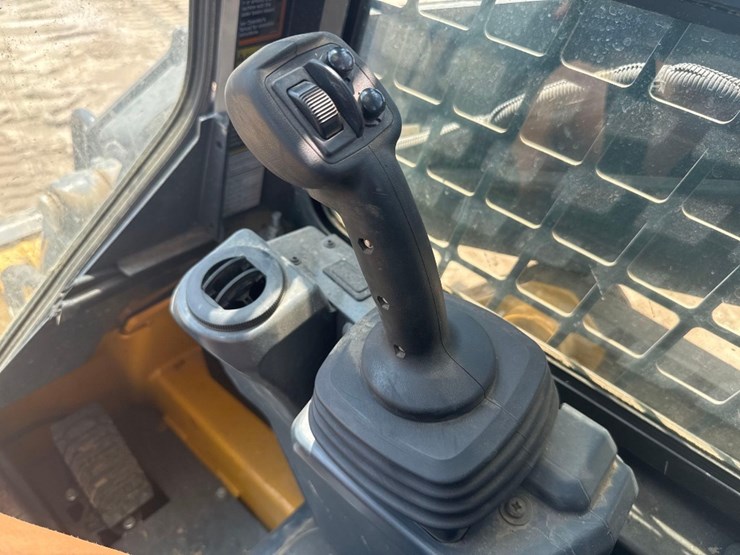 2023-deere-317g-image-29