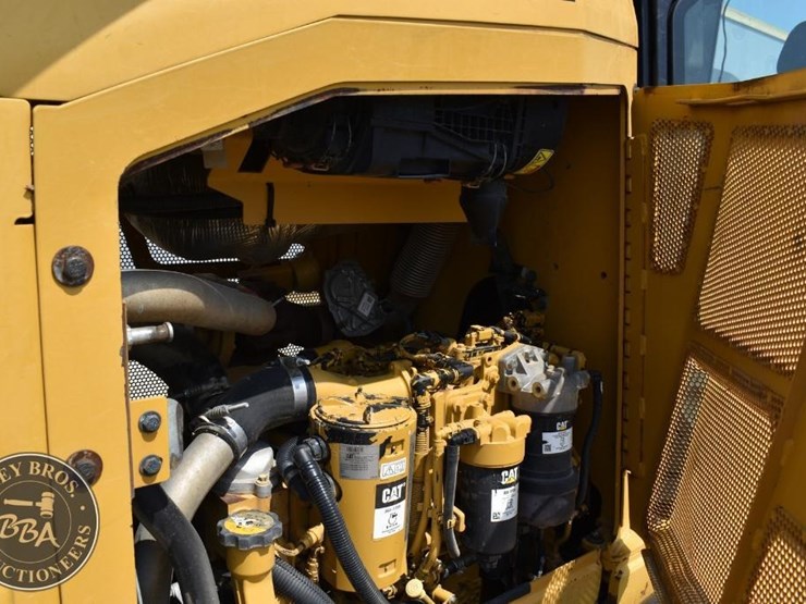 2019-caterpillar-d5k-lgp-image-64