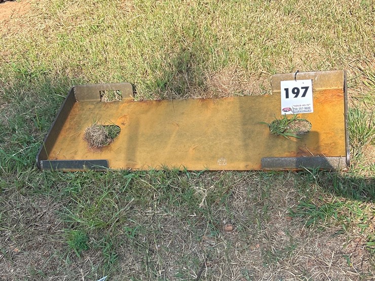 #197-•-skid-steer-mounting-plate-image-1