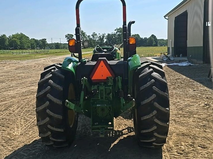 2015-john-deere-5065e-image-5