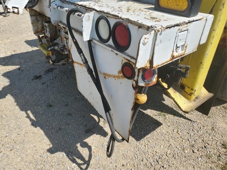#359-•-1997-gmc-c7500-digger-derricks-truck-image-41