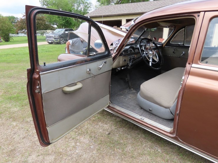 1951-pontiac-8-4dr-sedan-image-11