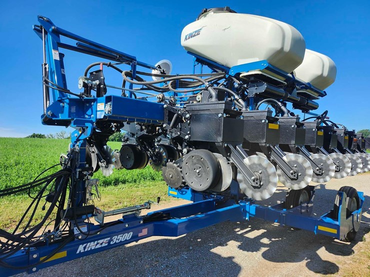 2019-kinze-3500-image-1