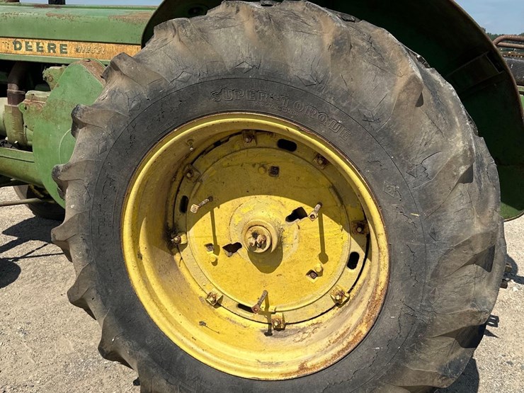 john-deere-820-image-9
