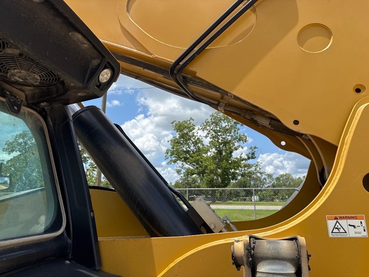 2020-caterpillar-tl1255d-image-17