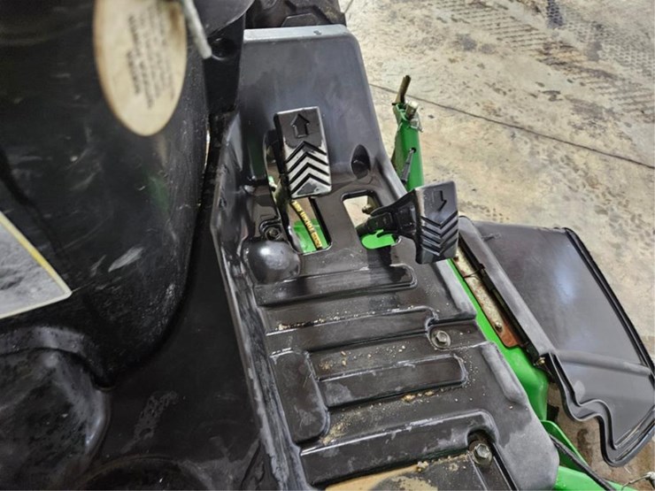 john-deere-2320-image-23