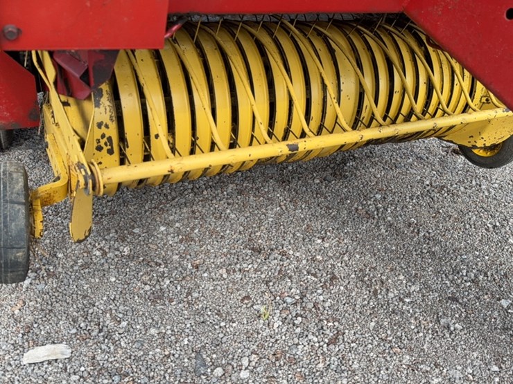new-holland-853-image-3