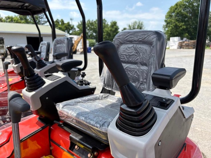 tpm-16-mini-excavator-image-11