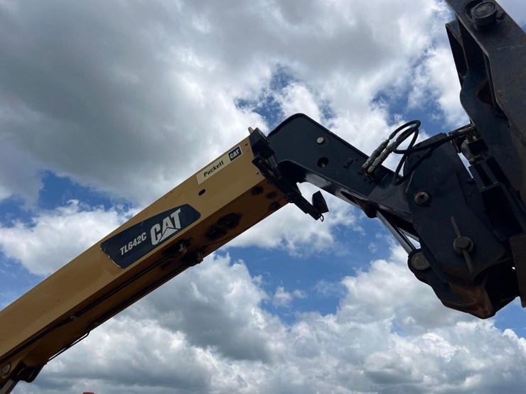 2016-caterpillar-tl642c-image-22