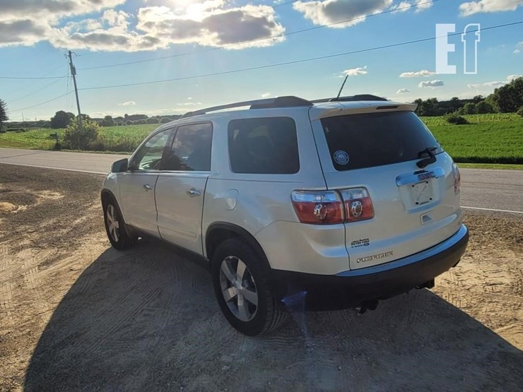 2011-gmc-acadia-image-9