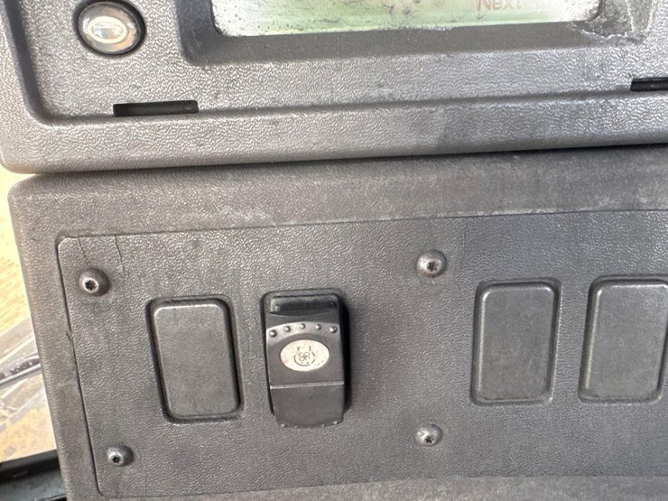 2011-caterpillar-d9t-image-30