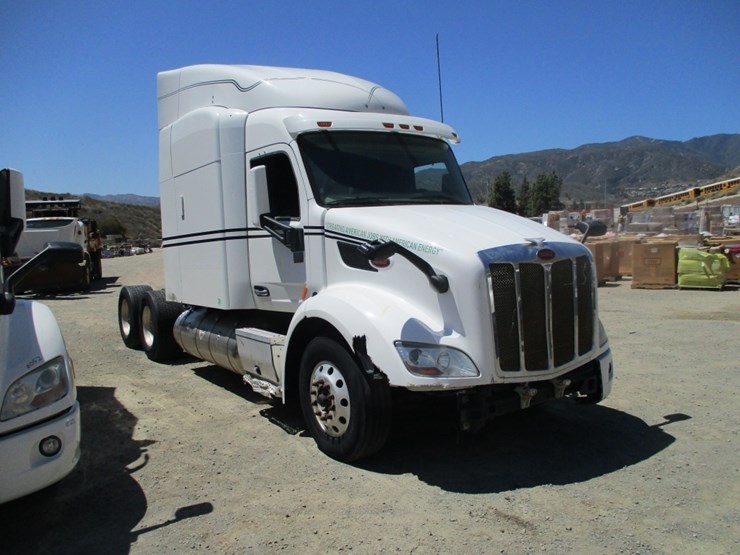 2016-peterbilt-579-image-2