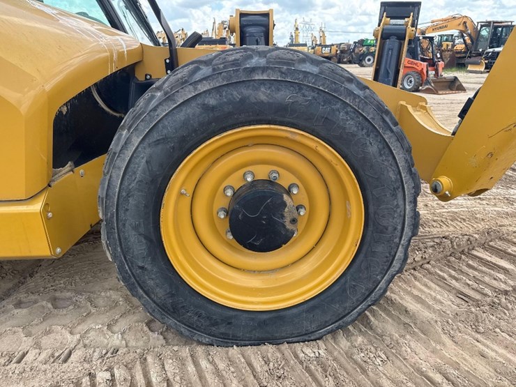 2020-caterpillar-tl1255d-image-11