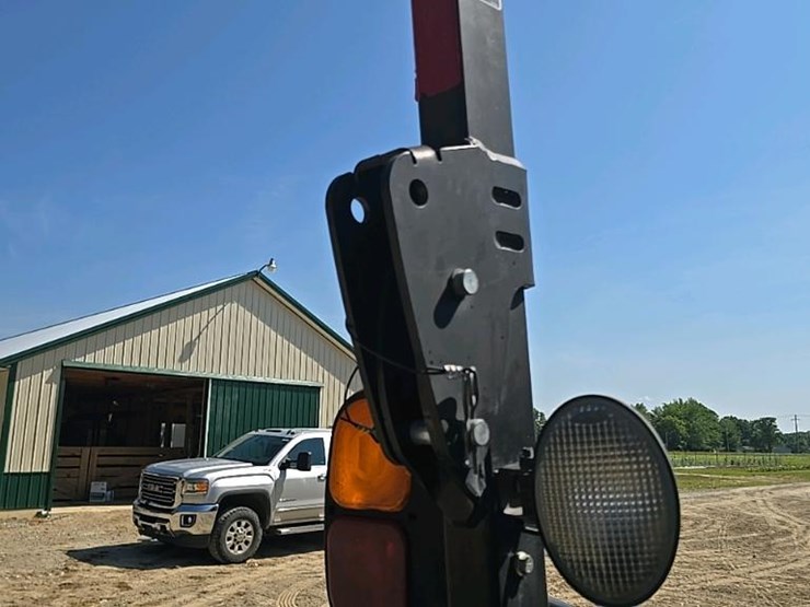 2015-john-deere-5065e-image-14