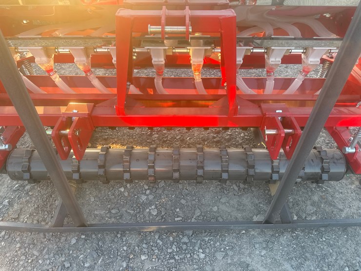 #2052-•-unused-cfg-stsd10-skid-steer-seeder-stsd1025052801dinv#:-25090-image-5