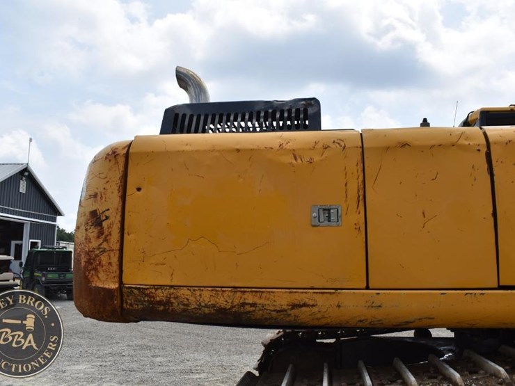 2013-deere-350g-lc-image-29