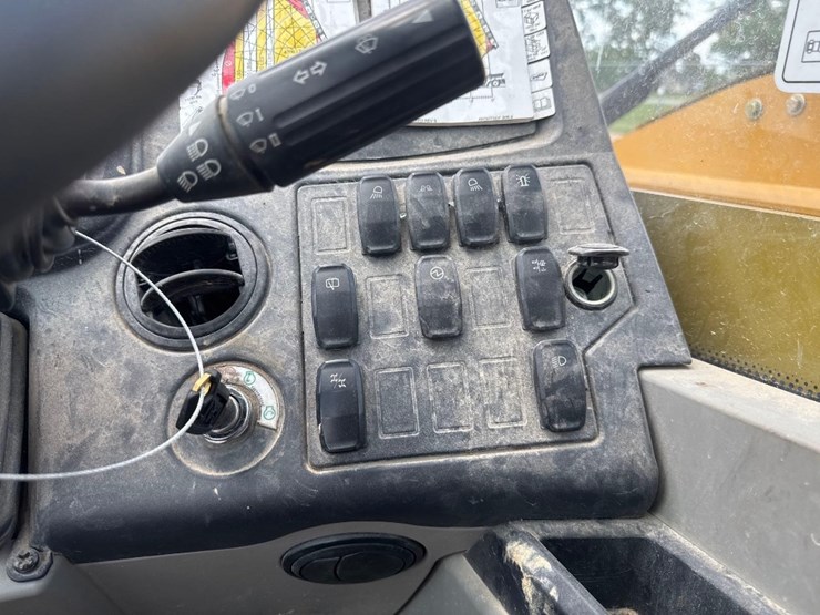 2020-caterpillar-tl1255d-image-31