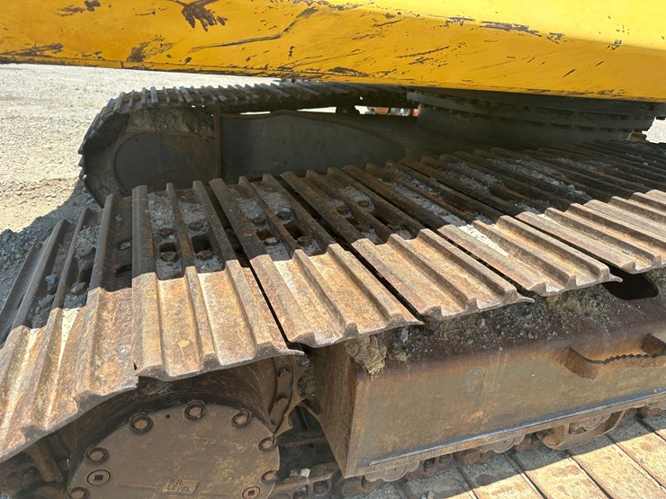 komatsu-pc200-image-16