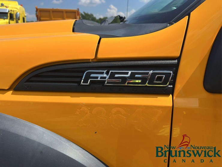 2011-ford-f550-image-13