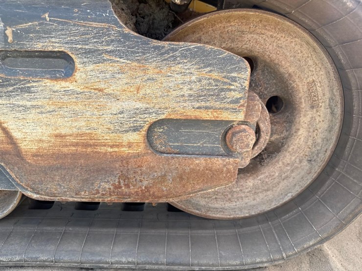 2019-deere-317g-image-16