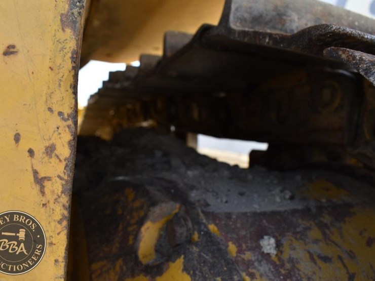 2014-komatsu-d51exi-22-image-58