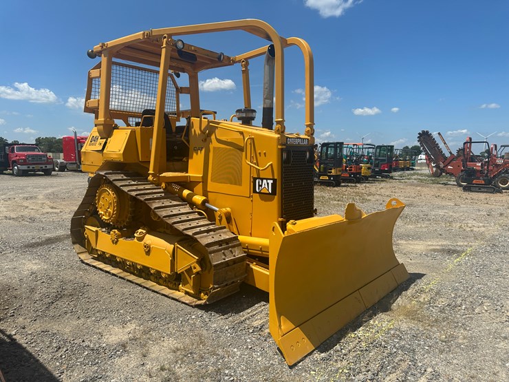caterpillar-d4h-image-2