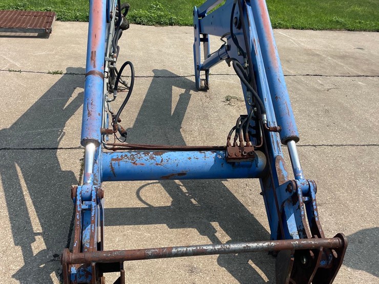 new-holland-72lb-image-3
