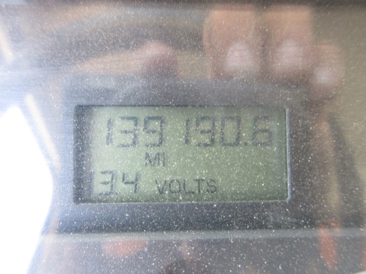 2001-freightliner-fl70-image-25
