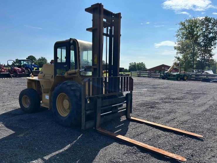 2010-caterpillar-cm1210106-rought-terrain-forklift-image-6